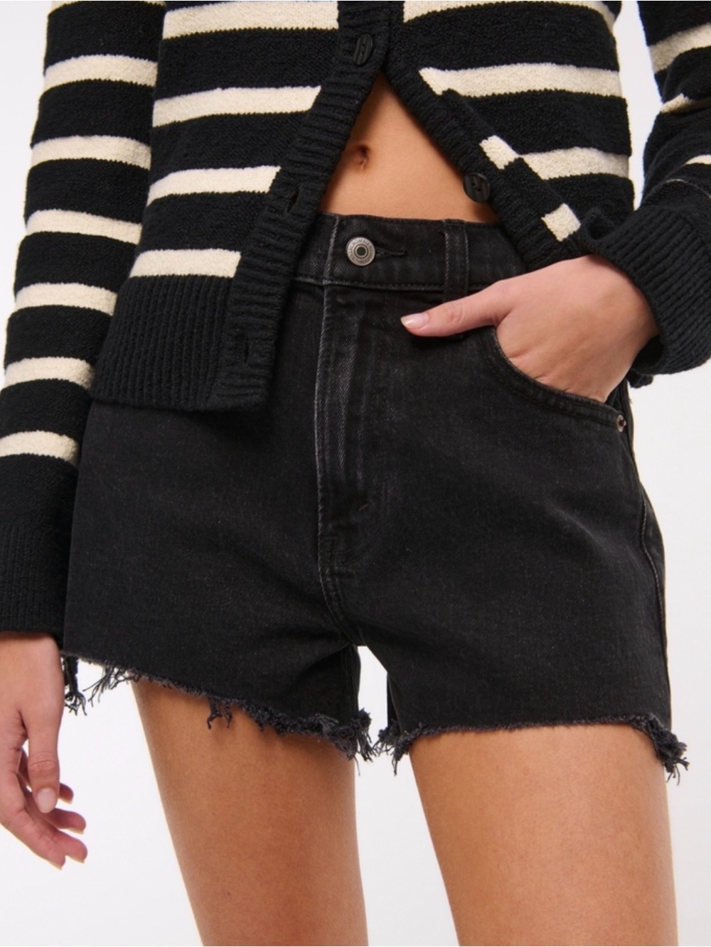 Abercrombie & Fitch High Rise Mom Shorts – Black Wash – Size 27 (4)